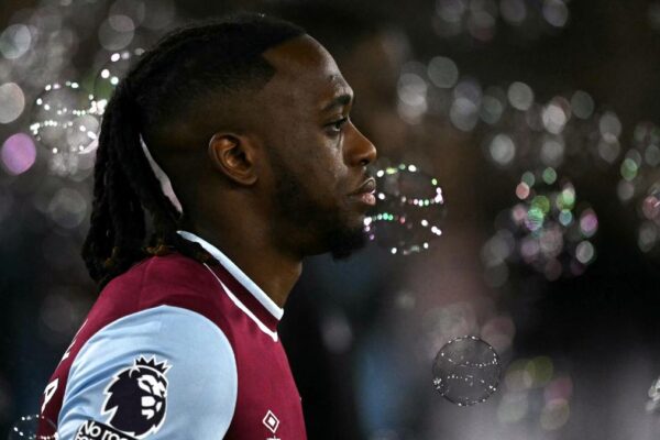 AFP 20250227 36YU2NC v5 HighRes TopshotFblEngPrWestHamLeicester fw3Vwd